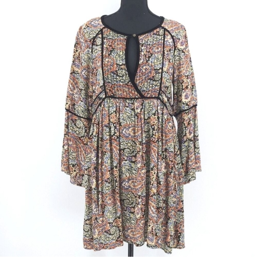 American Eagle AEO Bell Sleeve Dress Large
Paisley Velvet Trim Garden Fairy Boho